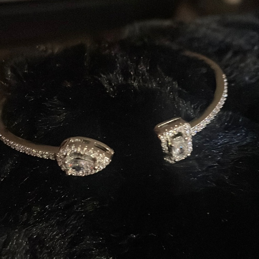 Silver Cubic Zirconia Bracelet that is Sizeable